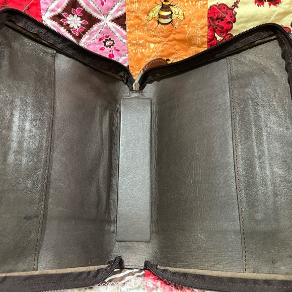 Embossed leather book cover with cross - Picture 6 of 8